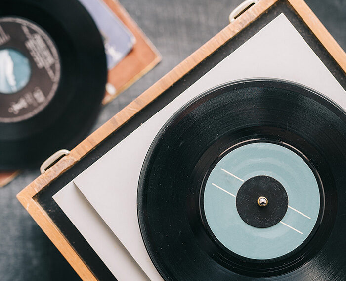 Easy Ways to Clean the Needle on a Record Player: 9 Steps
